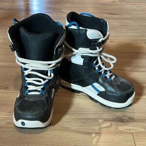 Burton snowboard boots. Kids size 6